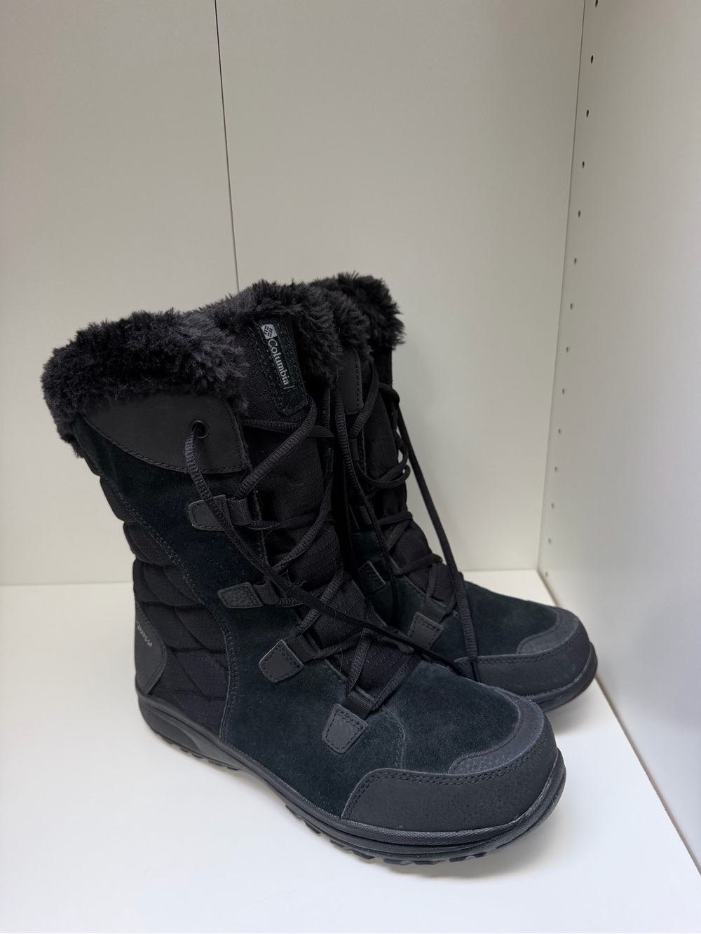 Columbia Women’s Black Insulated Fur-Trim Winter Boots Size 8